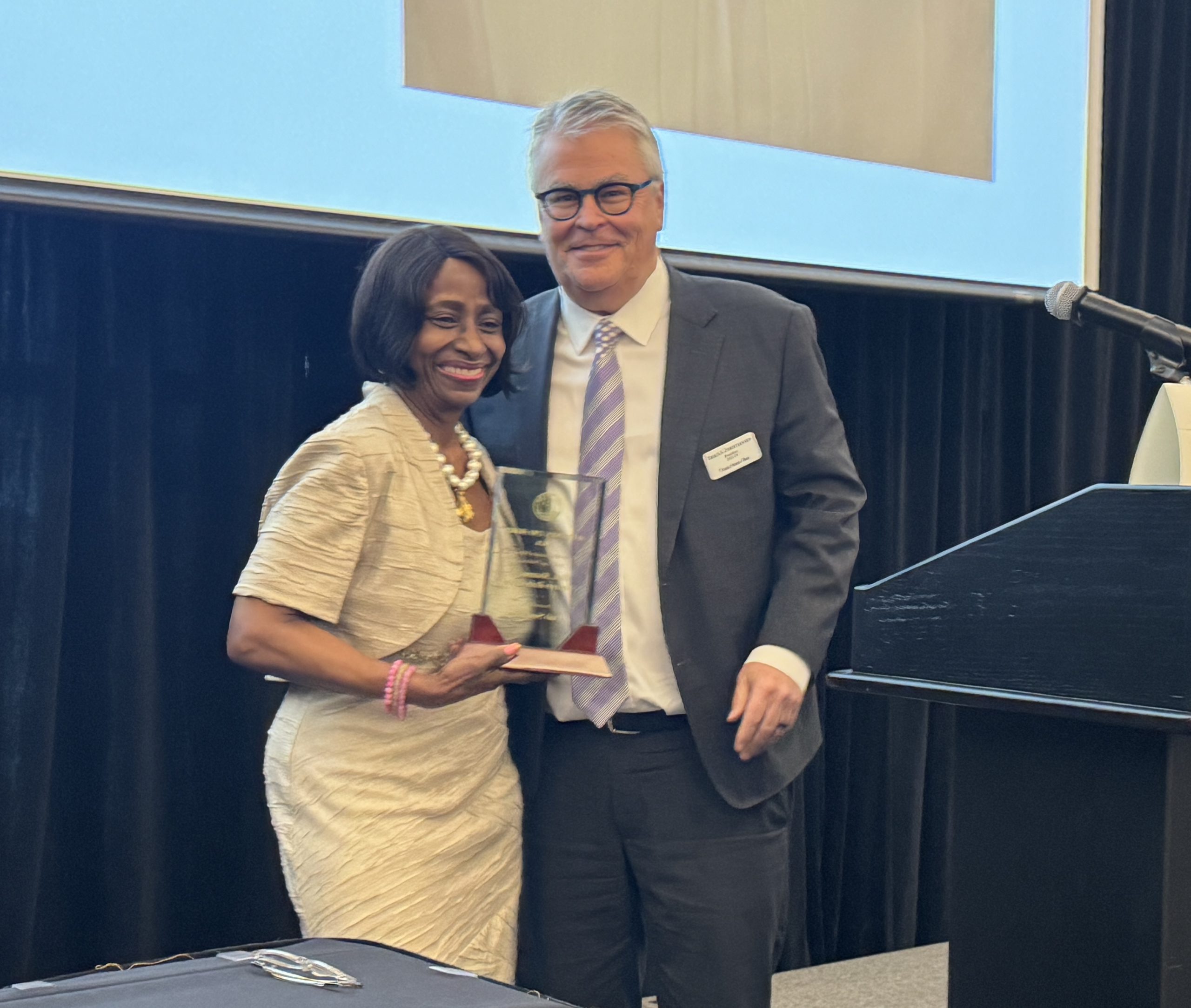 Raymond S. Uno Award Presented to Judge Shauna Graves-Robertson